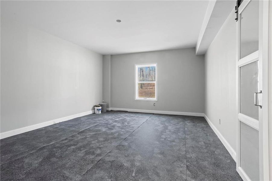 Spacious, unfurnished interior of a new home in Dorsett Bridge, Douglasville (Image 19).