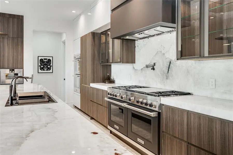 Furnished interior view inside a new home in , Dallas (Image 8).