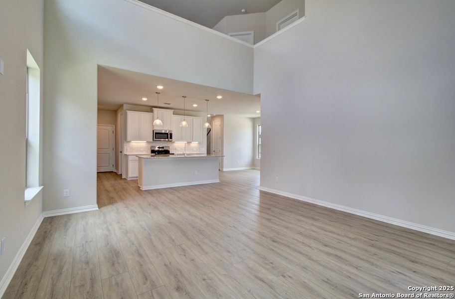 Spacious, unfurnished interior of a new home in Casinas at Gruene, New Braunfels (Image 13).