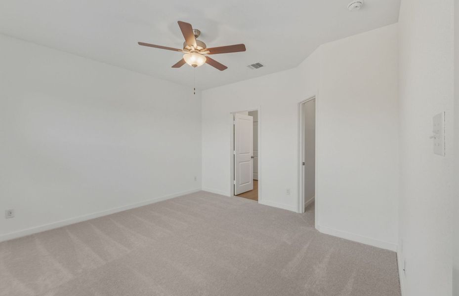 Spacious, unfurnished interior of a new home in County View, Temple (Image 26).