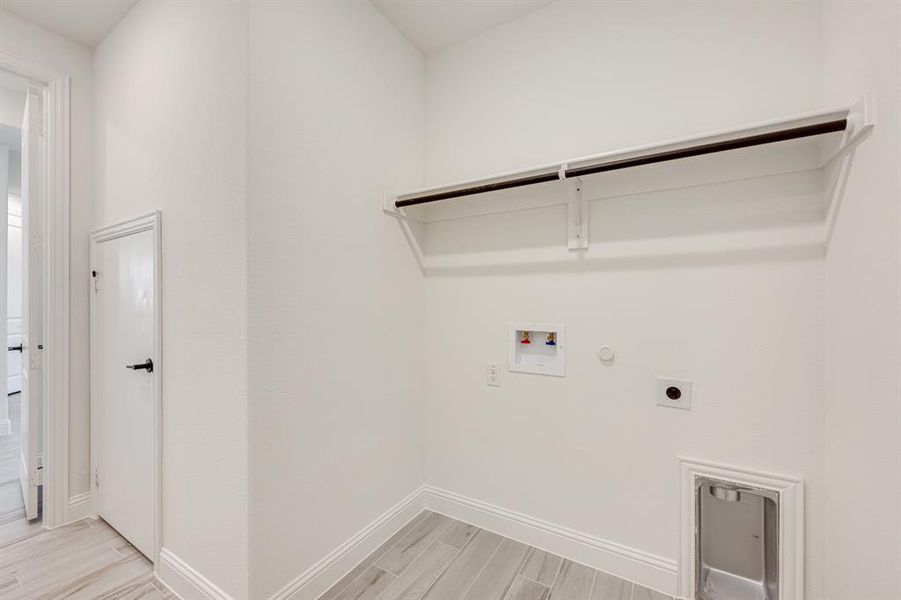 Spacious, unfurnished interior of a new home in Eagle Glen 50, Alvarado (Image 33).