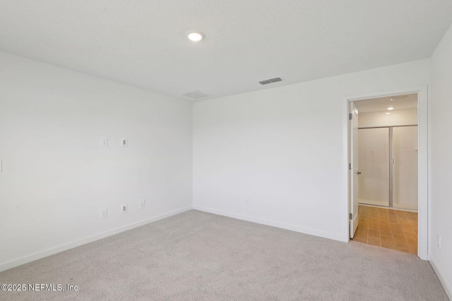 Spacious, unfurnished interior of a new home in Kings Preserve, Jacksonville (Image 16).