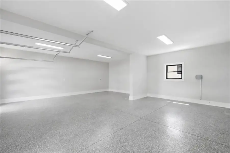 Spacious, unfurnished interior of a new home in , Roswell (Image 25).