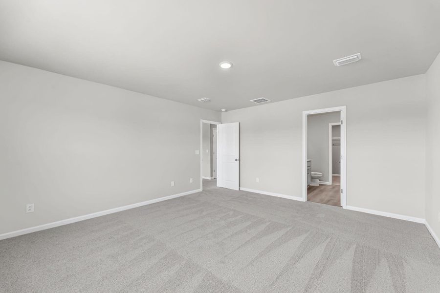 Spacious, unfurnished interior of a new home in , Ravenel (Image 28).