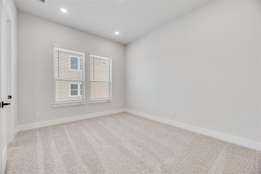 Spacious, unfurnished interior of a new home in Collin Creek, Plano (Image 15).