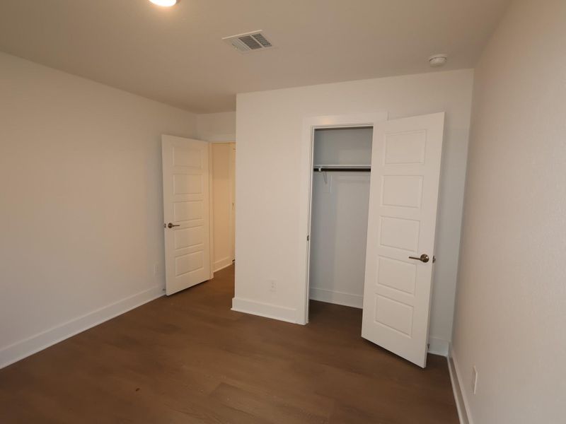 Spacious, unfurnished interior of a new home in Lone Star Landing, Montgomery (Image 16).