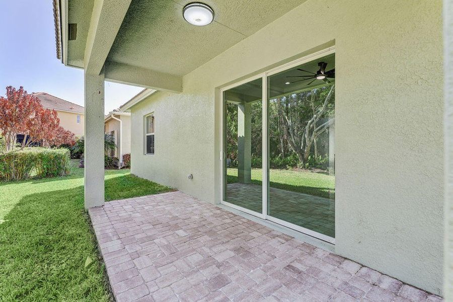 5DM40271_2_3_4_5Interior01