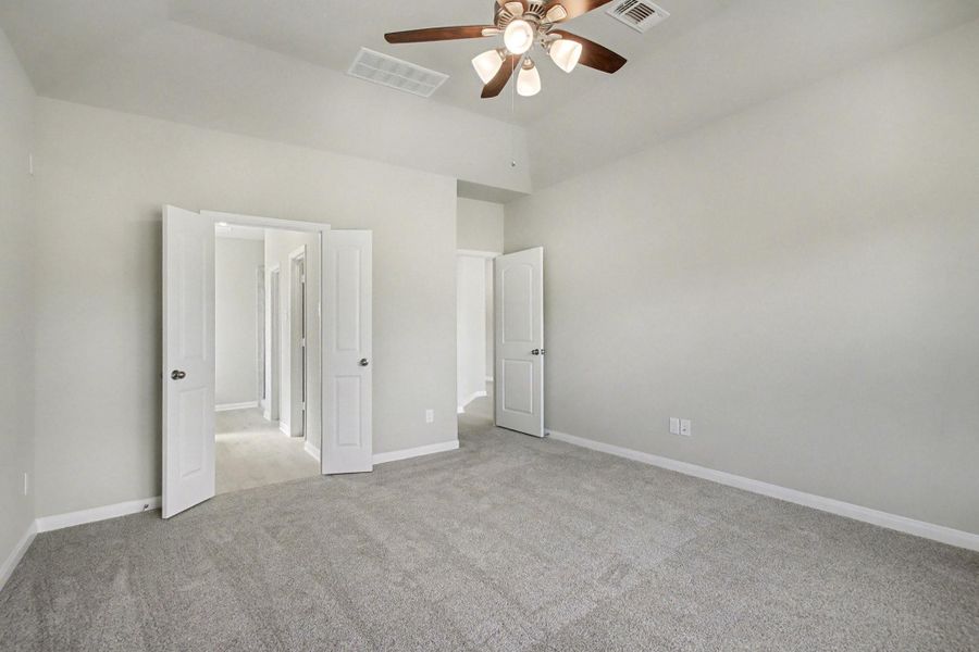 Spacious, unfurnished interior of a new home in Columbia Lakes, West Columbia (Image 24).