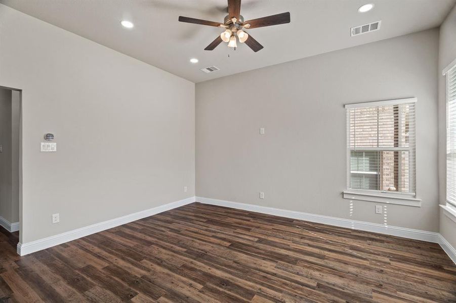 Spacious, unfurnished interior of a new home in , Weatherford (Image 24).