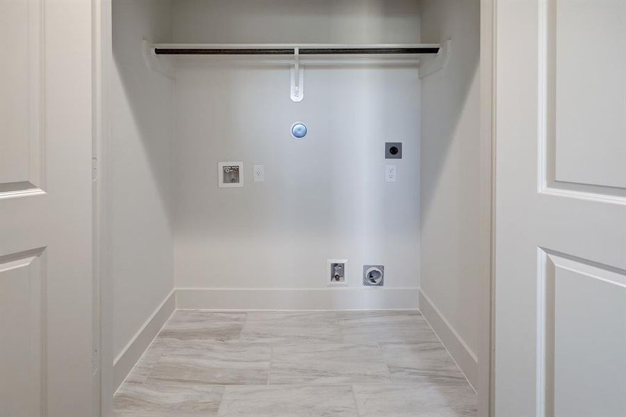 The laundry room is equipped withgas or electric dryer connections.