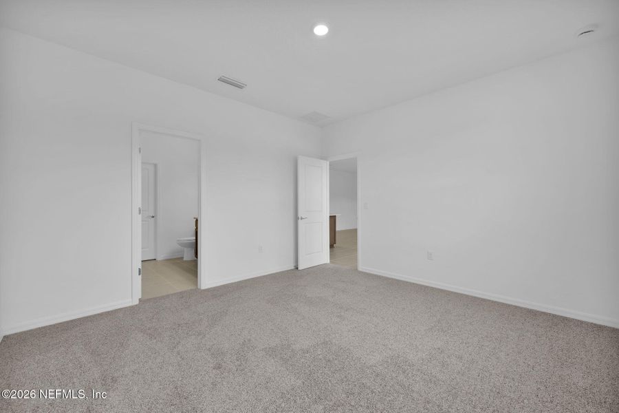 Spacious, unfurnished interior of a new home in Hyland Trail, Green Cove Springs (Image 15).