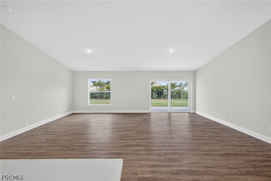 Spacious, unfurnished interior of a new home in Cape Coral, Cape Coral (Image 13).