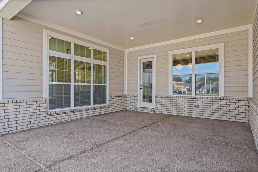 Exterior details and patio area of a home in Lockwood, Collierville (Image 4).