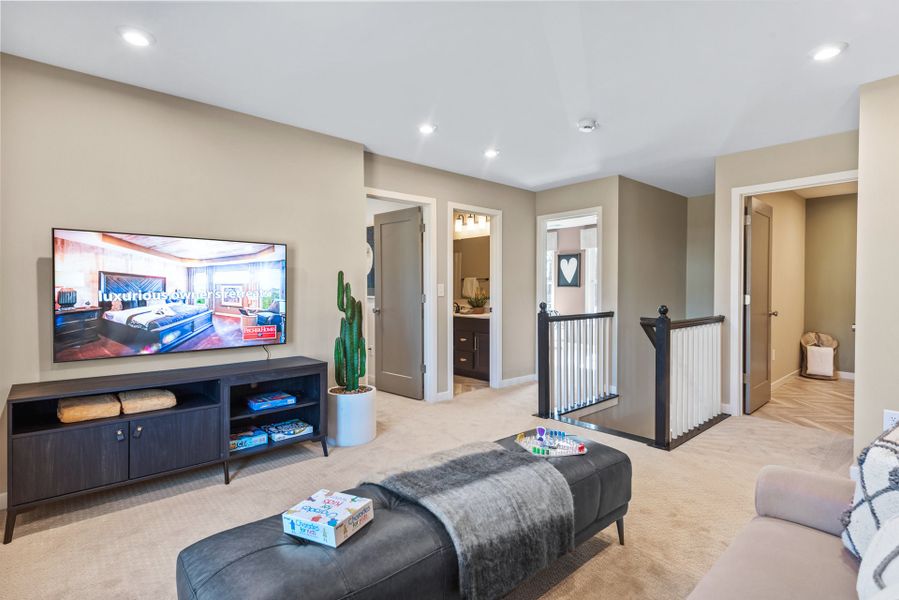 Representative furnished interior of a home built from the Greenbriar by Fischer Homes in Sage Woods, Dallas (Image 24).