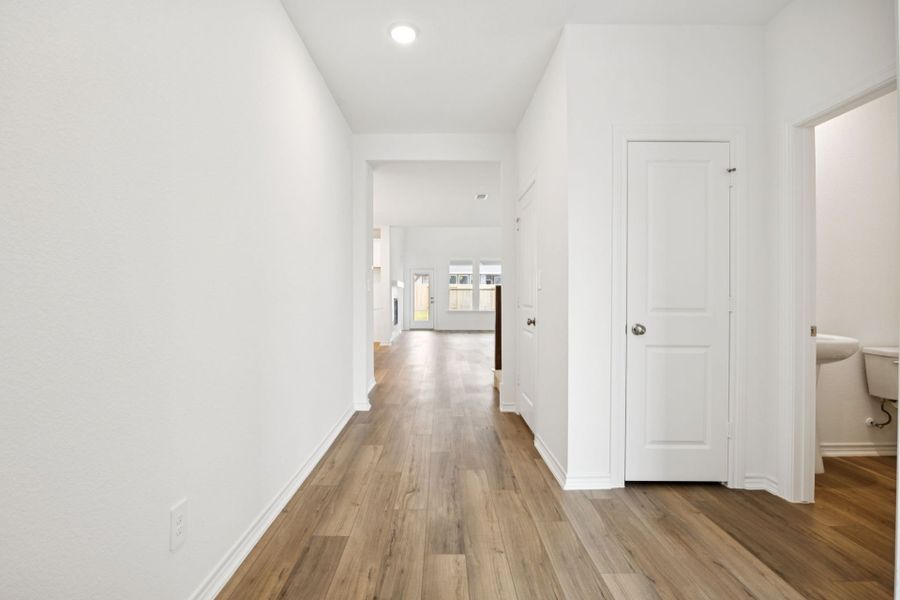 Spacious, unfurnished interior of a new home in Montgomery Bend, Montgomery (Image 33).