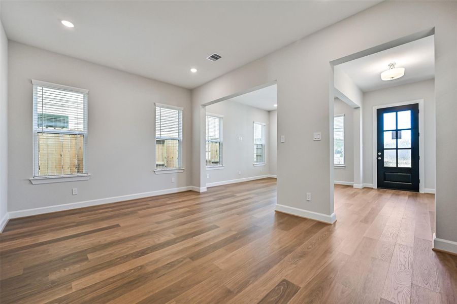 Spacious, unfurnished interior of a new home in Pearland Old Townsite, Pearland (Image 28).