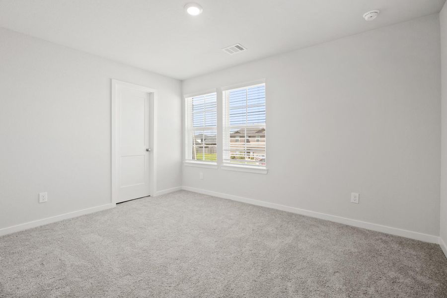 Spacious, unfurnished interior of a new home in Pearlbrook, Texas City (Image 25).