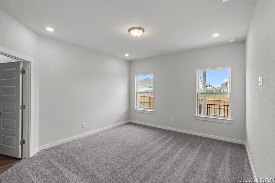 Spacious, unfurnished interior of a new home in August Fields, New Braunfels (Image 26).
