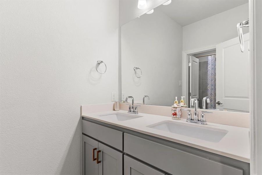 Bath 2 with dual sinks