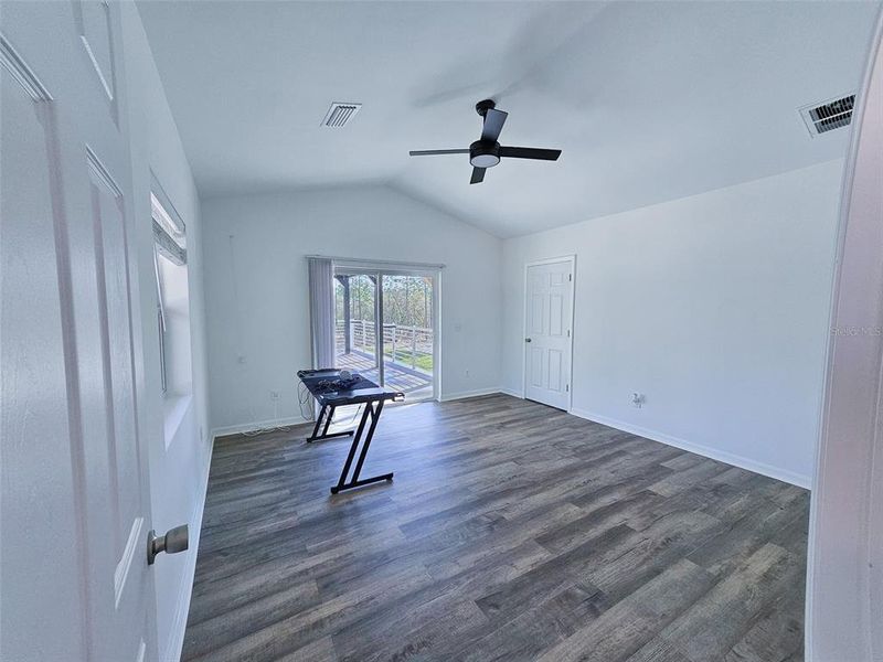 Spacious, unfurnished interior of a new home in , Dunnellon (Image 13).