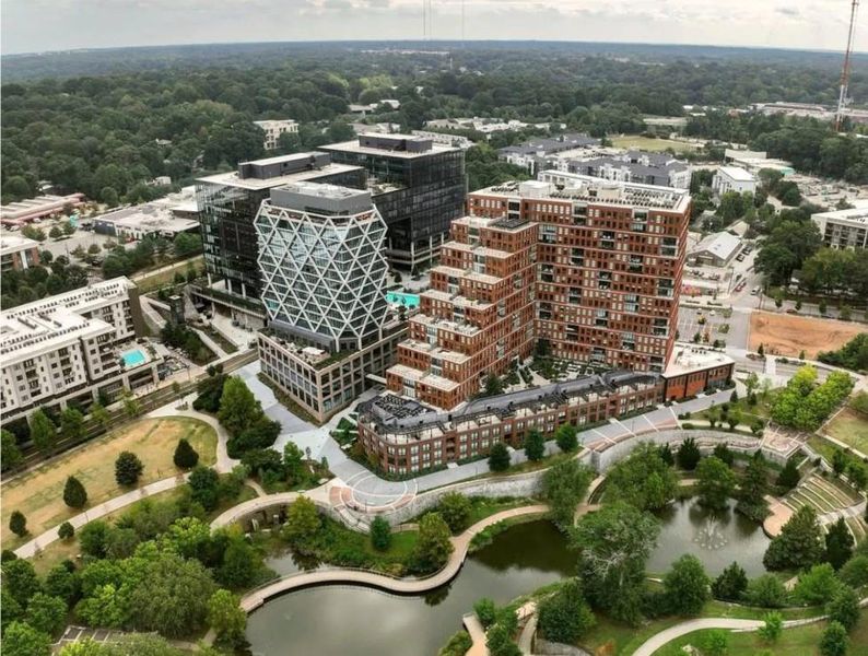 Condo located in Atlanta, GA showcasing its design and architecture (Image 6).