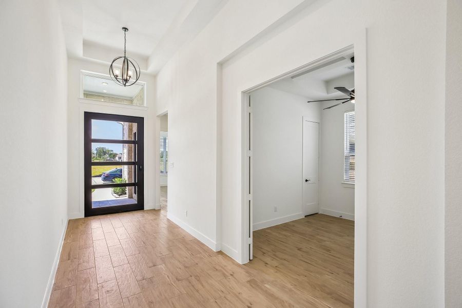 Spacious, unfurnished interior of a new home in , Mont Belvieu (Image 15).