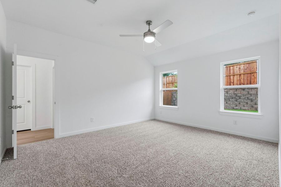 Spacious, unfurnished interior of a new home in Silverthorne, Conroe (Image 12).