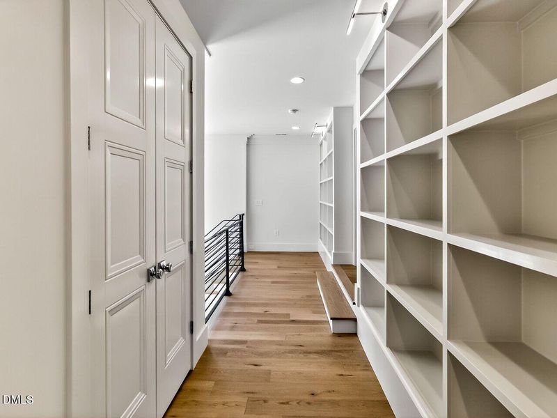 064-1280x960-second-floor-hallway