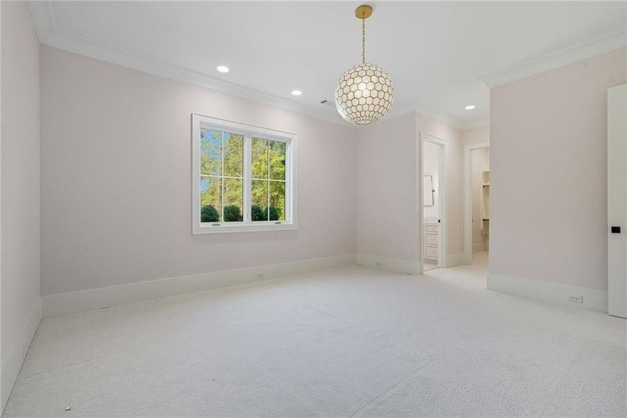 Spacious, unfurnished interior of a new home in Crossroads, Alpharetta (Image 27).