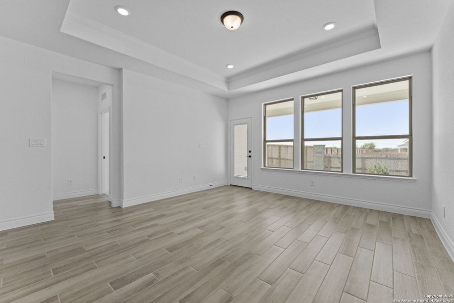 Spacious, unfurnished interior of a new home in Lily Springs, Seguin (Image 21).