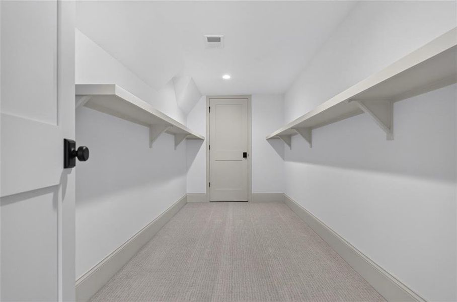 Spacious, unfurnished interior of a new home in , Alpharetta (Image 58). Spacious, unfurnished interior of a new home in , Alpharetta (Image 58).