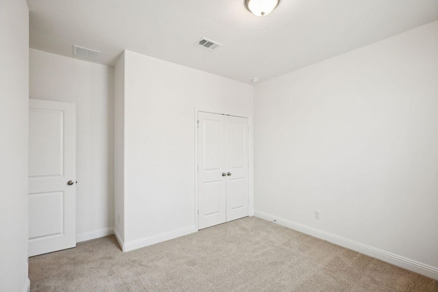 Spacious, unfurnished interior of a new home in Evergreen 40', Conroe (Image 15).