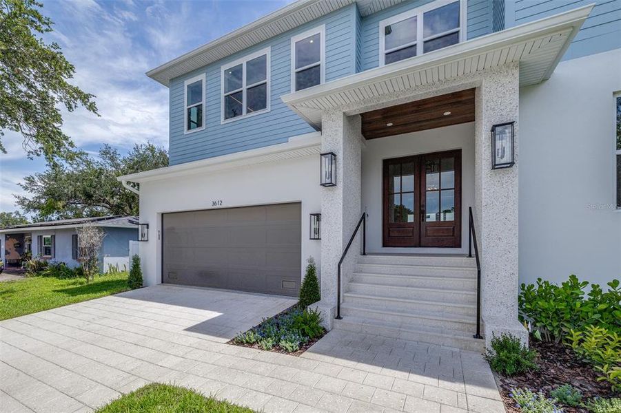 Exterior details and patio area of a home in , Tampa (Image 4).