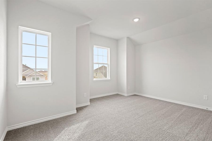 Spacious, unfurnished interior of a new home in Rocky Creek Crossing, Fort Worth (Image 30).