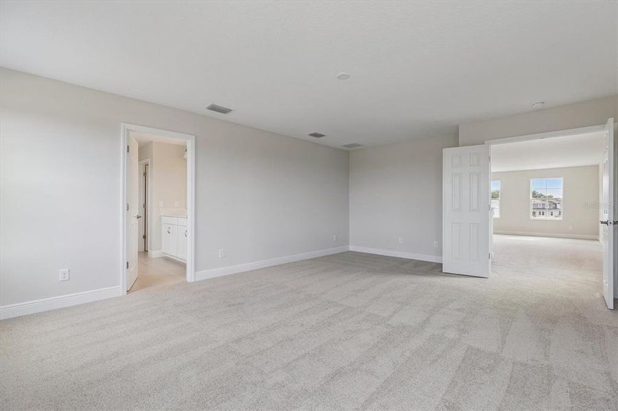 Spacious, unfurnished interior of a new home in Mirada, San Antonio (Image 18).