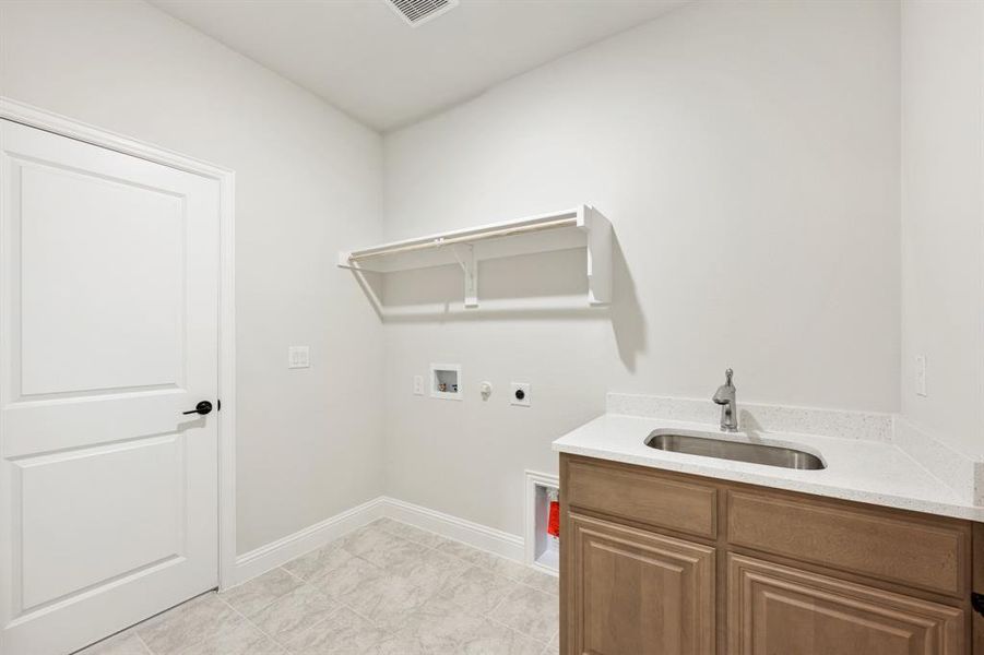 Furnished interior view inside a new home in Liberty, Melissa (Image 15).