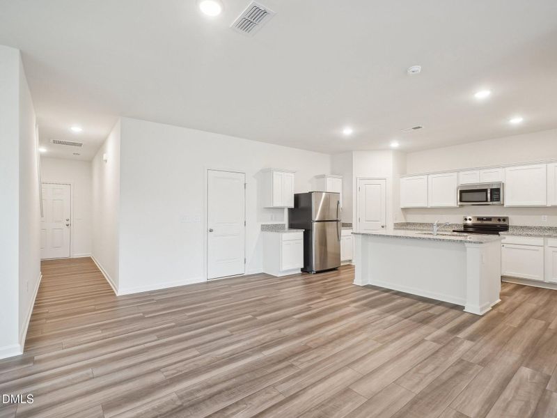 6-web-or-mls-Solace Wy 212-2805-006