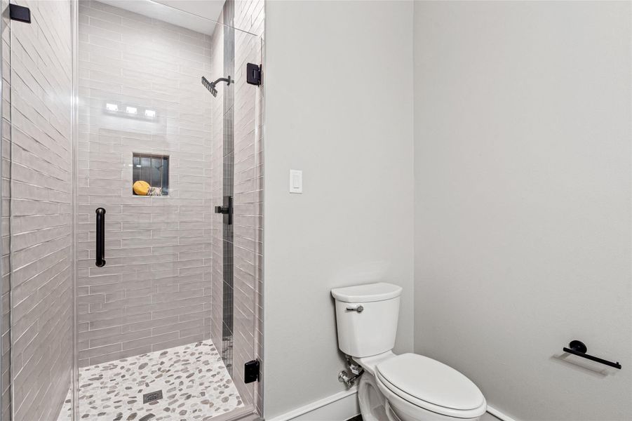 2nd Bedroom En-Suite Bathroom 2nd Bedroom En-Suite Bathroom