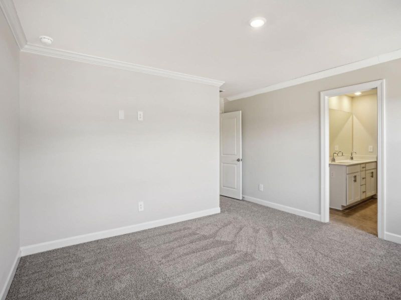 Spacious, unfurnished interior of a new home in Walnut Reserve, Conover (Image 11).