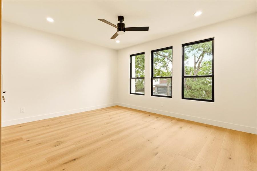 Spacious, unfurnished interior of a new home in , Dallas (Image 37).
