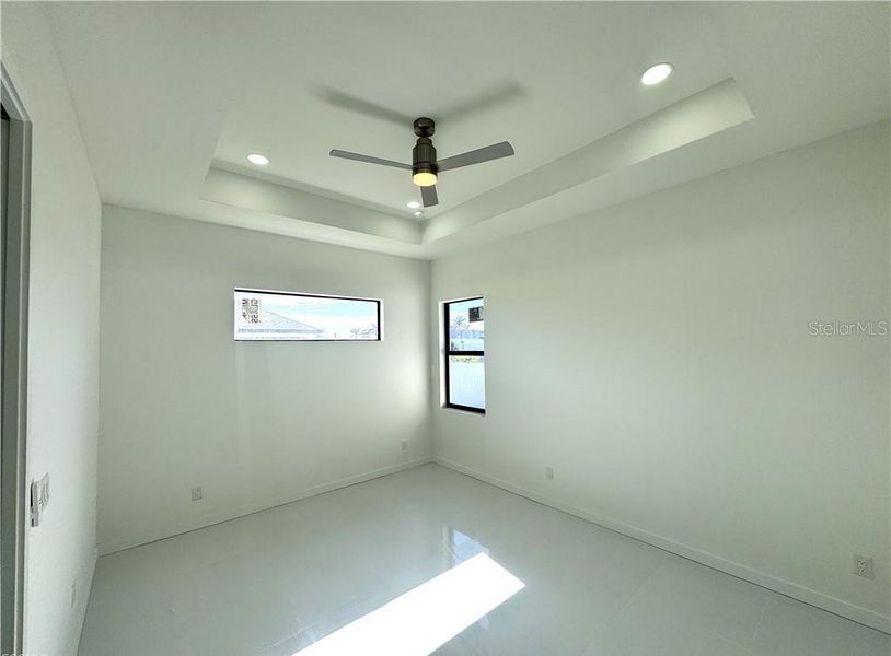 Spacious, unfurnished interior of a new home in , Cape Coral (Image 20).