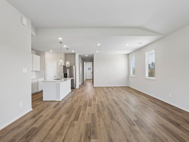 Spacious, unfurnished interior of a new home in Heights of Barbers Hill, Baytown (Image 20).