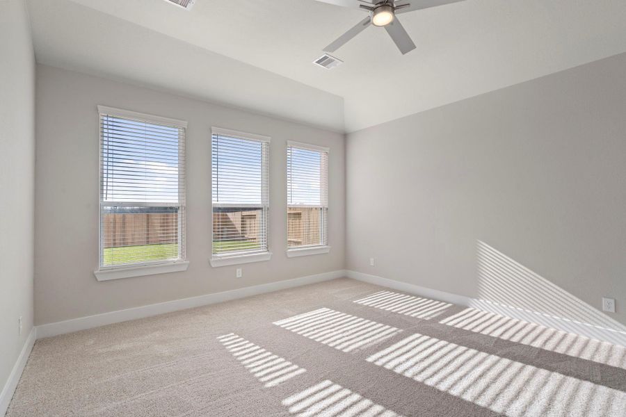 Spacious, unfurnished interior of a new home in Briarwood Crossing, Rosenberg (Image 18).