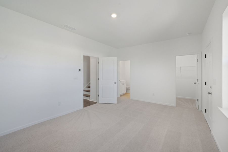 Spacious, unfurnished interior of a new home in Rosewood Farm, Lawrenceville (Image 24).
