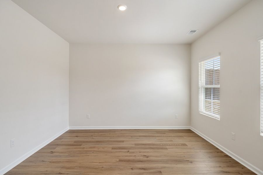 Spacious, unfurnished interior of a new home in Dove Hollow, Chesnee (Image 16).