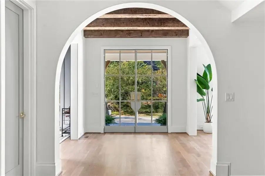 Spacious, unfurnished interior of a new home in , Atlanta (Image 25).