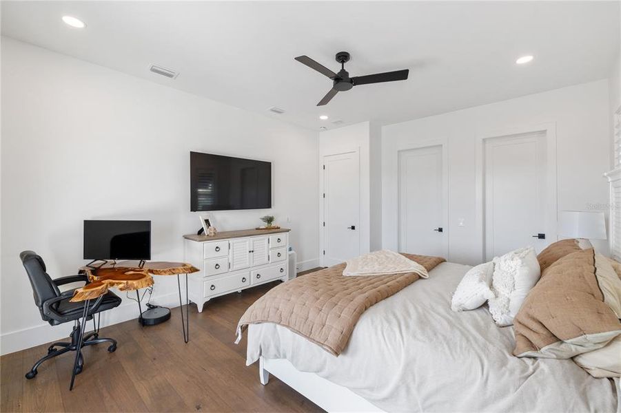 Furnished interior view inside a new home in , Sarasota (Image 68). Furnished interior view inside a new home in , Sarasota (Image 68).