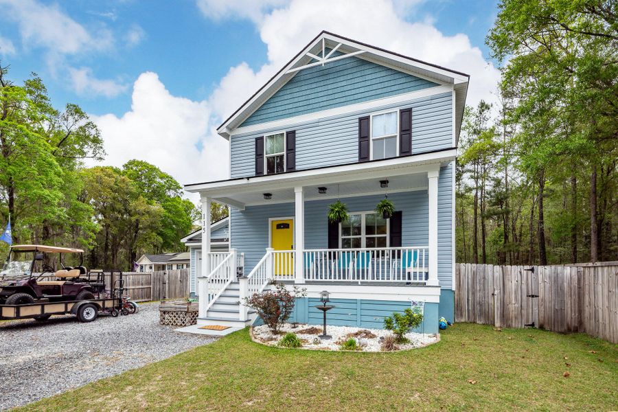 Exterior details and patio area of a home in , Summerville (Image 3).