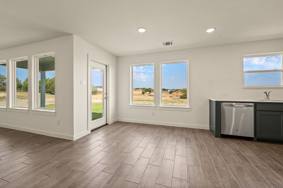 Spacious, unfurnished interior of a new home in Gatlin Ranch, Springtown (Image 23).