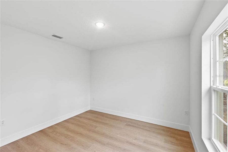 Spacious, unfurnished interior of a new home in , Sebring (Image 18).